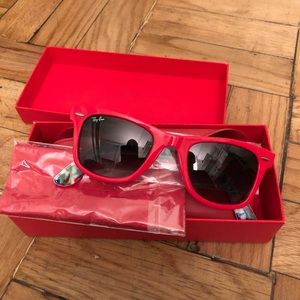 Ray-Ban Wayfarer: Red with Floral Pattern